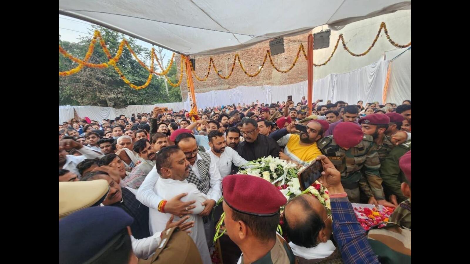 Agra bids farewell: Hundreds pour in for Captain's final homecoming; U.P. dy CM consoles bereaved kin - Vimarsana News