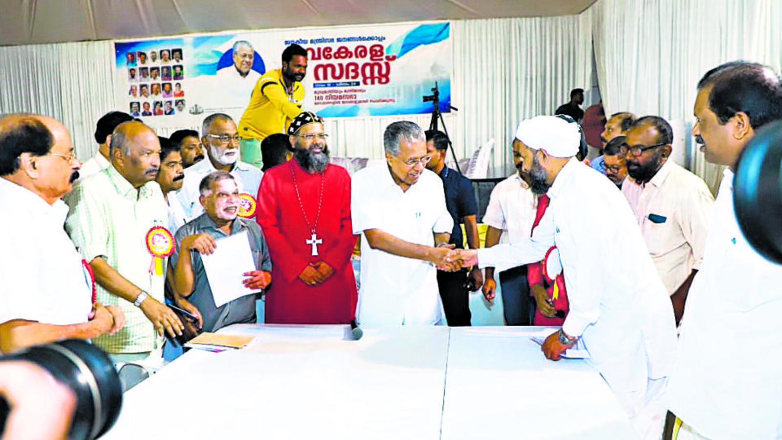 Kerala CM, LoP spar over local bodies' funds for event | Latest News India - Vimarsana News