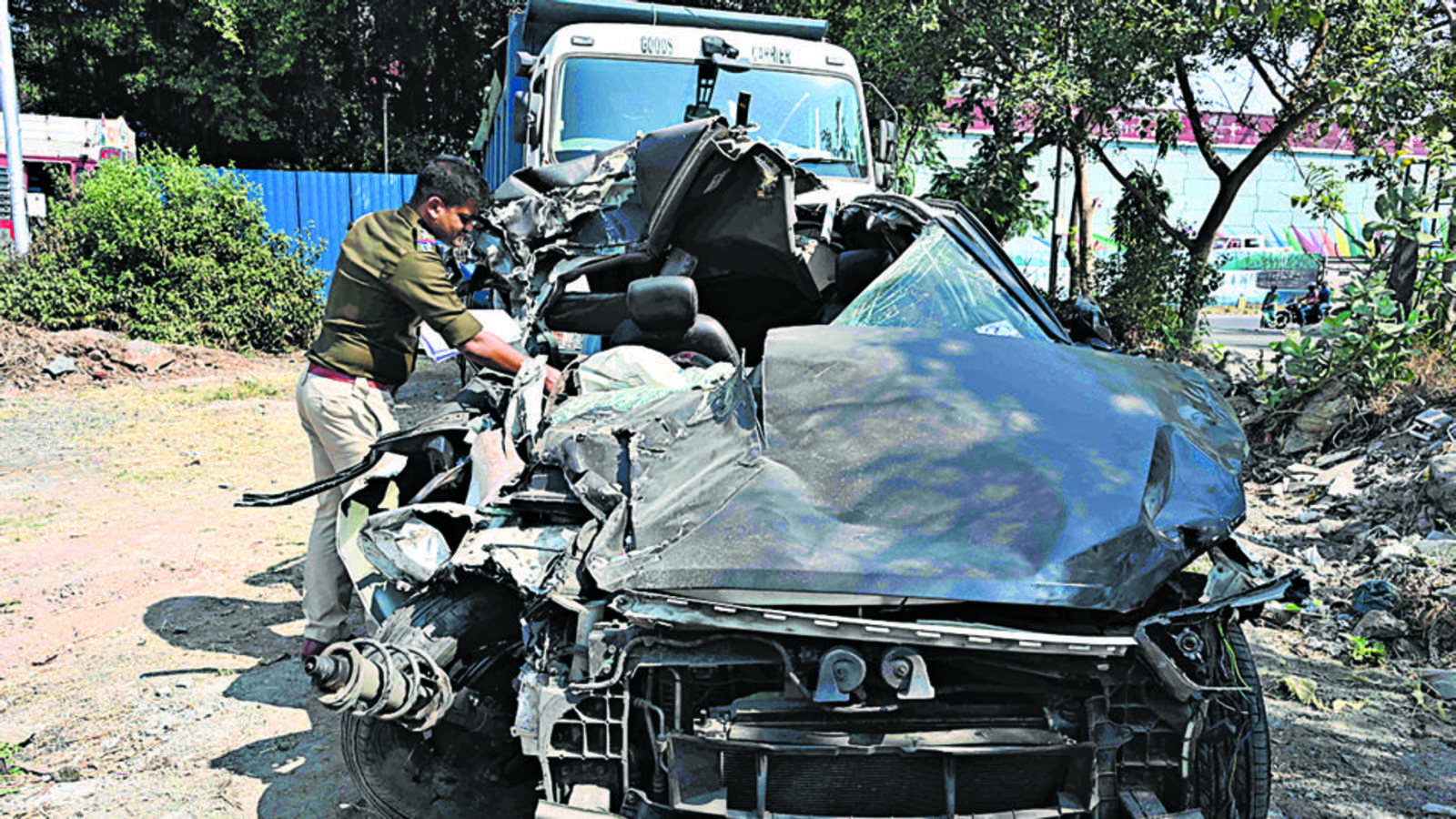Ulwe-Uran road: One killed, three hurt after SUV rams into two-wheeler, hits truck driver | Mumbai news