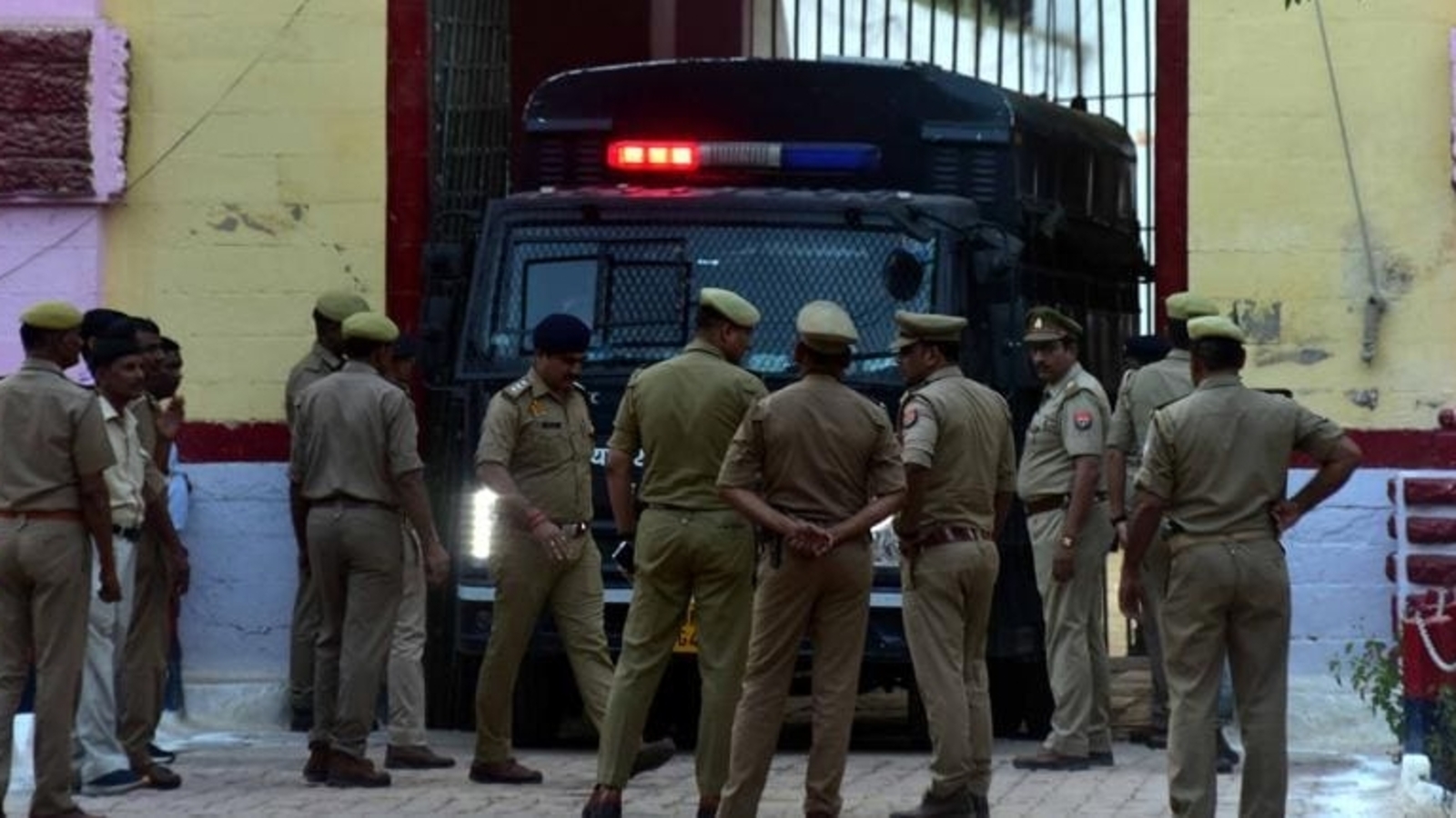 Dalit man seeks salary from ex-employer, forced to hold footwear in mouth - Vimarsana News