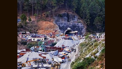 A general view outside the entrance of a tunnel where rescue operations are in progress after workers were trapped in a collapse of an under construction tunnel, in Uttarkashi, in the northern state of Uttarakhand, India, November 24, 2023. REUTERS/Shankar Prasad Nautiyal NO RESALES. NO ARCHIVES. (REUTERS) A general view outside the entrance of a tunnel where rescue operations are in progress after workers were trapped in a collapse of an under construction tunnel, in Uttarkashi, in the northern state of Uttarakhand, India, November 24, 2023. REUTERS/Shankar Prasad Nautiyal NO RESALES. NO ARCHIVES. (REUTERS)