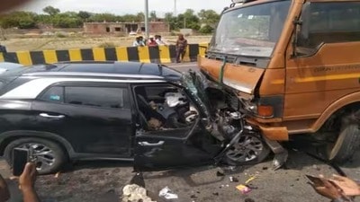 A head on collision on a highway in Prayagraj (HT File Photo) A head on collision on a highway in Prayagraj (HT File Photo)