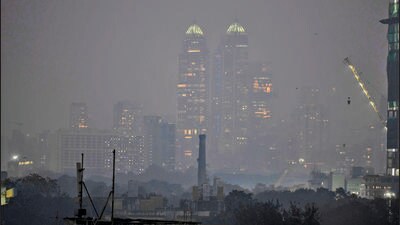 Mumbai, India - Nov. 22, 2023: Mumbai's iconic twin tower tardeo visible blur in the hazy weather in Mumbai, India, on Wednesday, November 22, 2023. (Photo by Satish Bate/ Hindustan Times) (Hindustan Times) Mumbai, India - Nov. 22, 2023: Mumbai's iconic twin tower tardeo visible blur in the hazy weather in Mumbai, India, on Wednesday, November 22, 2023. (Photo by Satish Bate/ Hindustan Times) (Hindustan Times)