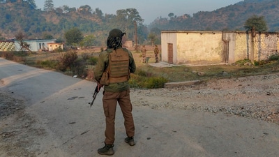 Rajouri: Security personnel stand guard during an encounter with terrorists, at Baji Maal area of Rajouri district, Thursday, Nov. 23, 2023. (PTI) Rajouri: Security personnel stand guard during an encounter with terrorists, at Baji Maal area of Rajouri district, Thursday, Nov. 23, 2023. (PTI)