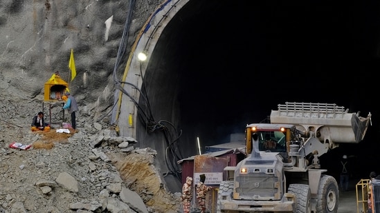 Former advisor to PMO Bhaskar Khulbe has said that the situation has improved drastically, and the trapped workers may be rescued by the administration by today evening.&nbsp;(REUTERS)