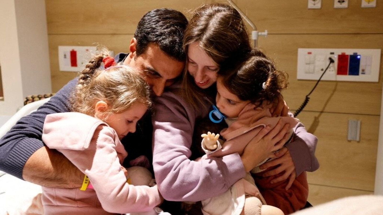 'I dreamt we came home': Israeli girl released from Gaza under truce deal | World News - Vimarsana News