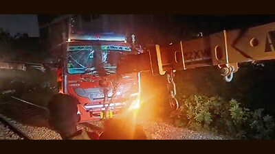 A crane pulling out the truck from the rail track in Ludhiana. (HT)