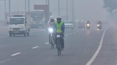 Air quality in Delhi had turned ‘severe’ on Friday after six consecutive days of ‘very poor’ air (File Photo) Air quality in Delhi had turned ‘severe’ on Friday after six consecutive days of ‘very poor’ air (File Photo)