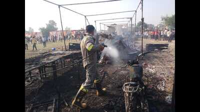 Fire at the Cracker Market in Raya town of Mathura on Diwali. (File Photo HT) Fire at the Cracker Market in Raya town of Mathura on Diwali. (File Photo HT)