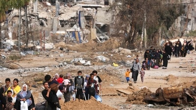 Israel-Hamas War: Palestinians leaving the north walk through the Salaheddine road in the Zeitoun district on the southern outskirts of Gaza City. (AFP) Israel-Hamas War: Palestinians leaving the north walk through the Salaheddine road in the Zeitoun district on the southern outskirts of Gaza City. (AFP)