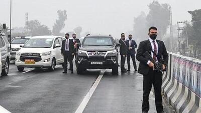 Prime Minister Narendra Modi was on his way to Hussainiwala in Ferozepur to address an election rally when his cavalcade had to take a U-turn after farm protesters blocked his way on January 5, 2022. The PM was stuck on a flyover for 20 minutes. (HT file photo)