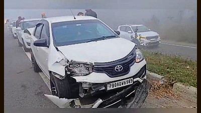 The damaged car during a pileup of vehicles on the national highway in Khanna. (HT PHOTO) The damaged car during a pileup of vehicles on the national highway in Khanna. (HT PHOTO)