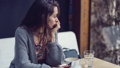 Constant contact with the ex-partner after the breakup may hurt. It is important to set boundaries keeping in mind our own priorities. (Unsplash) Constant contact with the ex-partner after the breakup may hurt. It is important to set boundaries keeping in mind our own priorities. (Unsplash)