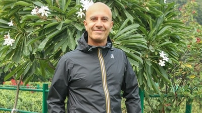 Writer Robin Sharma is popular for his books such as The Monk Who Sold His Ferrari and The 5 AM Club. (Photo: Raajessh Kashyap/HT) Writer Robin Sharma is popular for his books such as The Monk Who Sold His Ferrari and The 5 AM Club. (Photo: Raajessh Kashyap/HT)