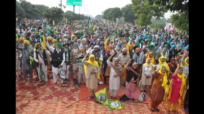 An umbrella body of 33 farmer unions, the morcha has called the protest to press the Centre to accept their pending demands, including a legal guarantee for MSP. (HT PHOTO) An umbrella body of 33 farmer unions, the morcha has called the protest to press the Centre to accept their pending demands, including a legal guarantee for MSP. (HT PHOTO)