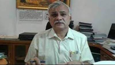 He also asked the officials to make surprise inspections of tehsils and blocks to see that no middleman or tout worked there.