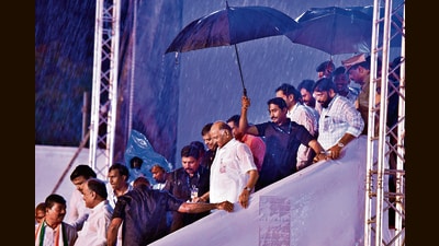Sharad Pawar speaks in midst of rains during NCP (Sharad Pawar) Mahila Bachat Gat and Party Workers meet held at Bamandev Ground Nerul in Navi Mumbai. (Photo by Bachchan Kumar/ HT PHOTO) (HT PHOTO) Sharad Pawar speaks in midst of rains during NCP (Sharad Pawar) Mahila Bachat Gat and Party Workers meet held at Bamandev Ground Nerul in Navi Mumbai. (Photo by Bachchan Kumar/ HT PHOTO) (HT PHOTO)