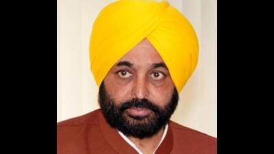 The Aam Aadmi Party (AAP) government in Punjab will launch the ‘Mukh Mantri Tirath Yatra’ scheme on Monday on the occasion of Gurpurab of Guru Nanak Dev. (HT File)