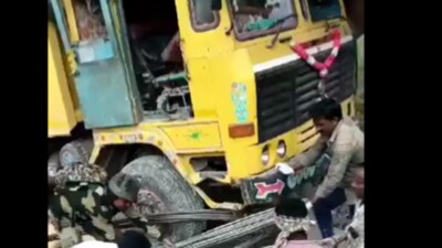 The labourers were trapped under cement bags and had to be extricated by the police and local residents (Twitter/video screengrab)