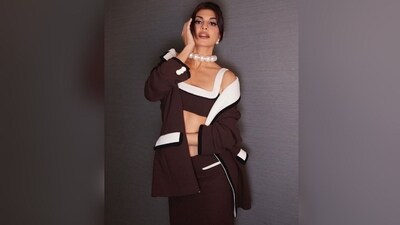 With the help of hair and make-up artist Shaan Muttathil, Jacqueline tied her lush locks into a low bun, leaving a section open at the front, which framed her face beautifully. (Instagram/@jacquelienefernandez) With the help of hair and make-up artist Shaan Muttathil, Jacqueline tied her lush locks into a low bun, leaving a section open at the front, which framed her face beautifully. (Instagram/@jacquelienefernandez)