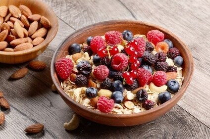 Oatmeal with Berries and Nuts (Pinterest) Oatmeal with Berries and Nuts (Pinterest)