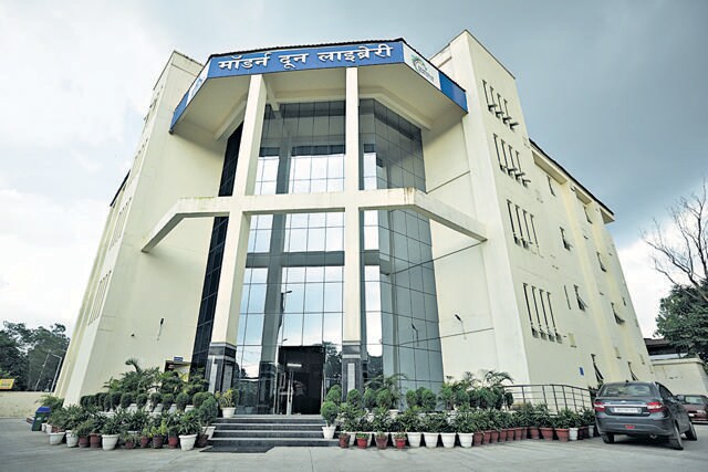 Dehradun’s Modern Doon Library, which opened earlier this year, has a capacity to seat 500 readers. (HT Photo) Dehradun’s Modern Doon Library, which opened earlier this year, has a capacity to seat 500 readers. (HT Photo)