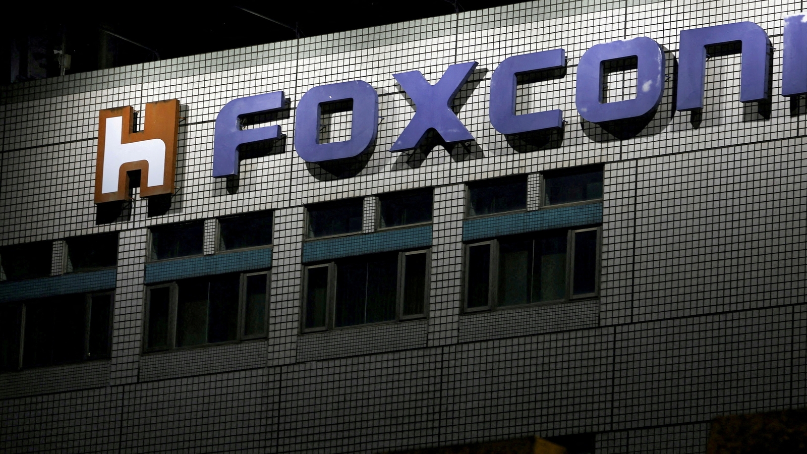 IPhone maker Foxconn plans ₹13,300 crore in India expansion bid - Vimarsana News