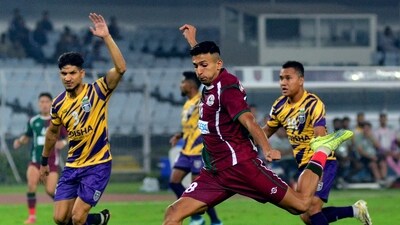 Through goals from Roy Krishna (30), Diego Mauricio (32), Cy Goddard (41), Aniket Jadhav (90+2) and Isak Vanlalruatfela (90+5) after Hugo Boumous’s 17th minute strike, Odisha FC, newbies at this level and winners of the Super Cup, live. (Bibhash Lodh) Through goals from Roy Krishna (30), Diego Mauricio (32), Cy Goddard (41), Aniket Jadhav (90+2) and Isak Vanlalruatfela (90+5) after Hugo Boumous’s 17th minute strike, Odisha FC, newbies at this level and winners of the Super Cup, live. (Bibhash Lodh)