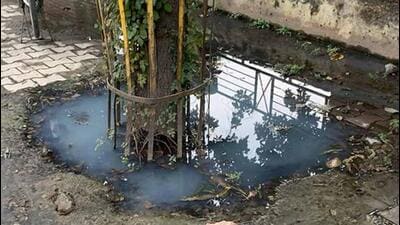 An overflowing sewer in Sector 39, Chandigarh road, in Ludhiana. (HT Phoot) An overflowing sewer in Sector 39, Chandigarh road, in Ludhiana. (HT Phoot)