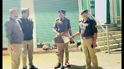 DCP Rahul Raj and ADCP Chiranjeev Nath Sinha removed loudspeakers installed at a religious place of old city area in Lucknow (HT photo)