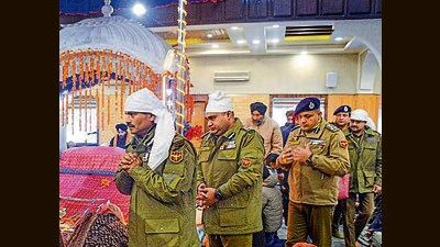 DGP RR Swain (left), IGP VK Birdi and other officials at the Chati Patshahi Gurdwara in Srinagar on Monday (PTI) DGP RR Swain (left), IGP VK Birdi and other officials at the Chati Patshahi Gurdwara in Srinagar on Monday (PTI)
