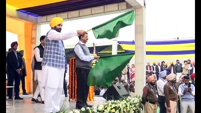Delhi CM Arvind Kejriwal and Punjab CM Bhagwant Mann flag off the first batch of pilgrims going to Takht Hazoor Sahib in Nanded, Maharashtra, under the 'Mukhyamantri Tirath Yatra Yojana' on the occasion of Parkash Purab of Shri Guru Nanak Dev, in Sangrur on Monday. (ANI) Delhi CM Arvind Kejriwal and Punjab CM Bhagwant Mann flag off the first batch of pilgrims going to Takht Hazoor Sahib in Nanded, Maharashtra, under the 'Mukhyamantri Tirath Yatra Yojana' on the occasion of Parkash Purab of Shri Guru Nanak Dev, in Sangrur on Monday. (ANI)