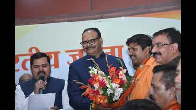 Deputy CM Brajesh Pathak welcomed several party cadres back into the party fold at a function held at UP BJP office in Lucknow on Monday. (HT Photo)