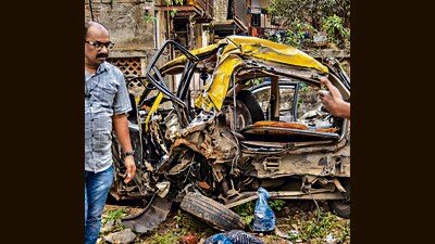 Mumbai, India - Nov. 27, 2023: Car, Truck and cement mixer truck mishap unfolds at Lalbagh Bridge in Mumbai, India, on Monday, November 27, 2023. (Photo by Satish Bate/ Hindustan Times) (Hindustan Times)