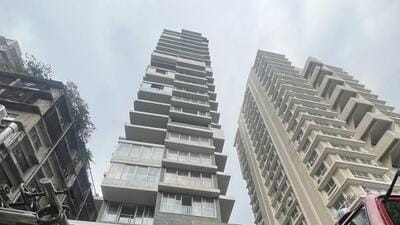 Mumbai, India –Nov 27, 2023: A fire broke out in the electric duct of a ground-plus- 21 floored Chistiya Palace building, at Agripada, in Mumbai, India, on Monday, Nov 27, 2023. (Photo by Bhushan Koyande/HT Photo) Mumbai, India –Nov 27, 2023: A fire broke out in the electric duct of a ground-plus- 21 floored Chistiya Palace building, at Agripada, in Mumbai, India, on Monday, Nov 27, 2023. (Photo by Bhushan Koyande/HT Photo)