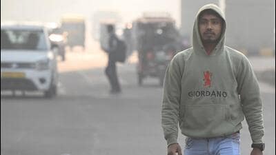 On Monday, the minimum temperature in Gautam Budh Nagar was 13.3 degrees Celsius (°C), while the maximum temperature was 23°C. (Sunil Ghosh/HT Photo) On Monday, the minimum temperature in Gautam Budh Nagar was 13.3 degrees Celsius (°C), while the maximum temperature was 23°C. (Sunil Ghosh/HT Photo)