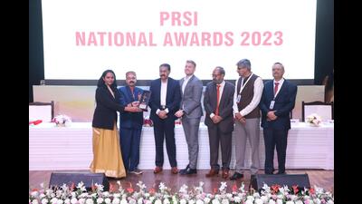 Prize being received by MUNPL PRO Pratigya Yadav at the event in New Delhi. (SOURCED)