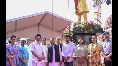 Tamil Nadu chief minister MK Stalin with Samajwadi Party chief Akhilesh Yadav during the unveiling of a statue of former prime minister Vishwanath Pratap Singh in Chennai on November 27. (PTI) Tamil Nadu chief minister MK Stalin with Samajwadi Party chief Akhilesh Yadav during the unveiling of a statue of former prime minister Vishwanath Pratap Singh in Chennai on November 27. (PTI)