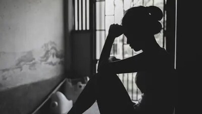 Negative self-talk and harsh self-criticism can harm our mental and emotional health. This further makes us doubt ourselves. (Unsplash) Negative self-talk and harsh self-criticism can harm our mental and emotional health. This further makes us doubt ourselves. (Unsplash)