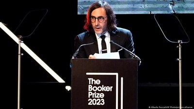 Paul Lynch received the prize during a ceremony at Old Billingsgate in central London (Alberto Pezzali/AP Photo/picture alliance ) Paul Lynch received the prize during a ceremony at Old Billingsgate in central London (Alberto Pezzali/AP Photo/picture alliance )
