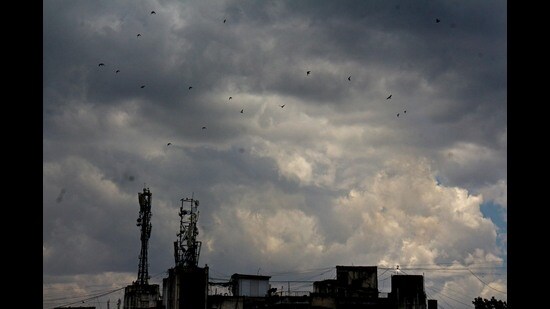According to the Pune district administration, villages like Avsari Budruk, Mengadewadi, Jarkarwadi, Pondewadi, Khadakwadi, Dhamani, Loni, Walunjnagar, Ranmala, Lakhangaon and Kathapur Budruk were the worst hit due to the sudden and unexpected rainfall. (HT PHOTO)