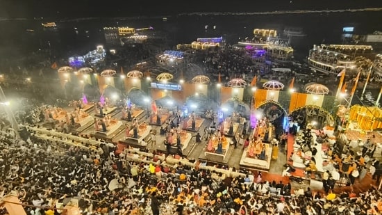 &nbsp;Over 7 to 8 lakh devotees attended Dev Deepavli festival this year, and strict security arrangements are in place.(HT Photo/Rajesh Kumar )