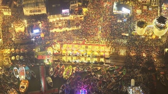 Visuals from Varanasi showed roads, intersections and prominent spots, dazzling the light.
