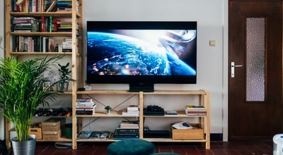 36 inch and smart tv (Unsplash) 36 inch and smart tv (Unsplash)