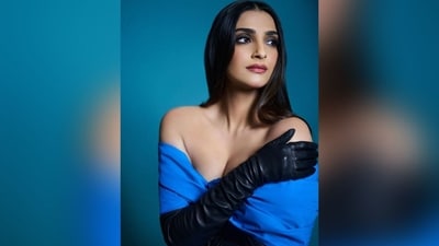 With the help of hairstylist Hiral Bhatia, Sonam kept her lush straight locks open at the centre parting. With black elbow-length gloves and matching thigh-high boots, she completed her head-turning look. (Instagram/@sonamkapoor) With the help of hairstylist Hiral Bhatia, Sonam kept her lush straight locks open at the centre parting. With black elbow-length gloves and matching thigh-high boots, she completed her head-turning look. (Instagram/@sonamkapoor)