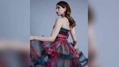 Assisted by hairstylist Avan Contractor, Khushi styled her lustrous locks into soft curls and left them open at the sides. Accessorising with a pair of cherry shaped stud earrings, she completed her glam look. (Instagram/@khushi05k) Assisted by hairstylist Avan Contractor, Khushi styled her lustrous locks into soft curls and left them open at the sides. Accessorising with a pair of cherry shaped stud earrings, she completed her glam look. (Instagram/@khushi05k)