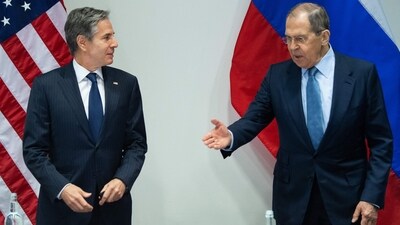 U.S. Secretary of State Antony Blinken  (L). Russian Foreign Minister Sergei Lavrov (R) (File)