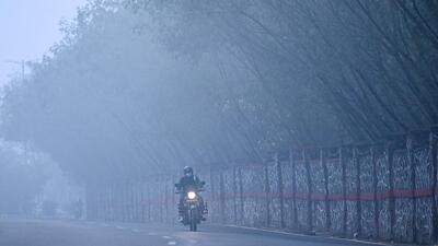 Commuters on a foggy morning after rains near Dhaula Kuan in New Delhi, on Tuesday. (Sanchit Khanna/HT Photo) Commuters on a foggy morning after rains near Dhaula Kuan in New Delhi, on Tuesday. (Sanchit Khanna/HT Photo)
