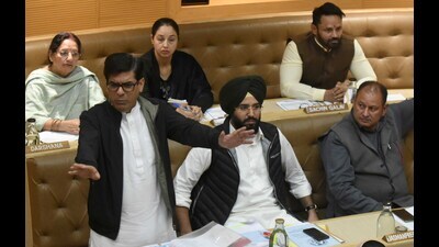 Municipal councillors during the MC House meeting in Chandigarh. (Ravi Kumar/ HT) Municipal councillors during the MC House meeting in Chandigarh. (Ravi Kumar/ HT)