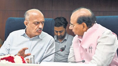 New Delhi, India - May 26, 2023: Delhi Lieutenant Governor Vinai Kumar Saxena with Chief Secretary of Delhi Naresh Kumar during a workshop on " Capacity Building for Civil Servants in Delhi" at Vigyan Bhawan, in New Delhi, India, on Friday, May 26, 2023. (Photo by Sanjeev Verma/ Hindustan Times) (Hindustan Times) New Delhi, India - May 26, 2023: Delhi Lieutenant Governor Vinai Kumar Saxena with Chief Secretary of Delhi Naresh Kumar during a workshop on " Capacity Building for Civil Servants in Delhi" at Vigyan Bhawan, in New Delhi, India, on Friday, May 26, 2023. (Photo by Sanjeev Verma/ Hindustan Times) (Hindustan Times)